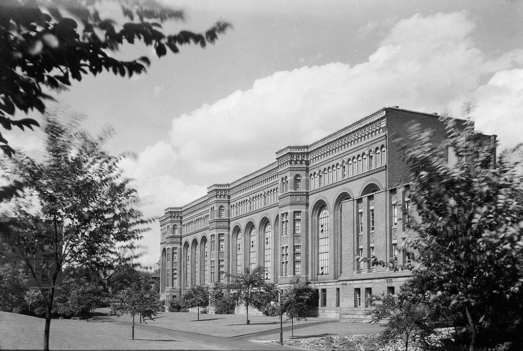 1922 - Looking north at the Royal Ontario Museum, present-day's West Wing - the path along the building is what we know today as Philosopher's Walk (City of Toronto Archives, Fonds 1231, Item 134 - James Victor Salmon - photographer)
